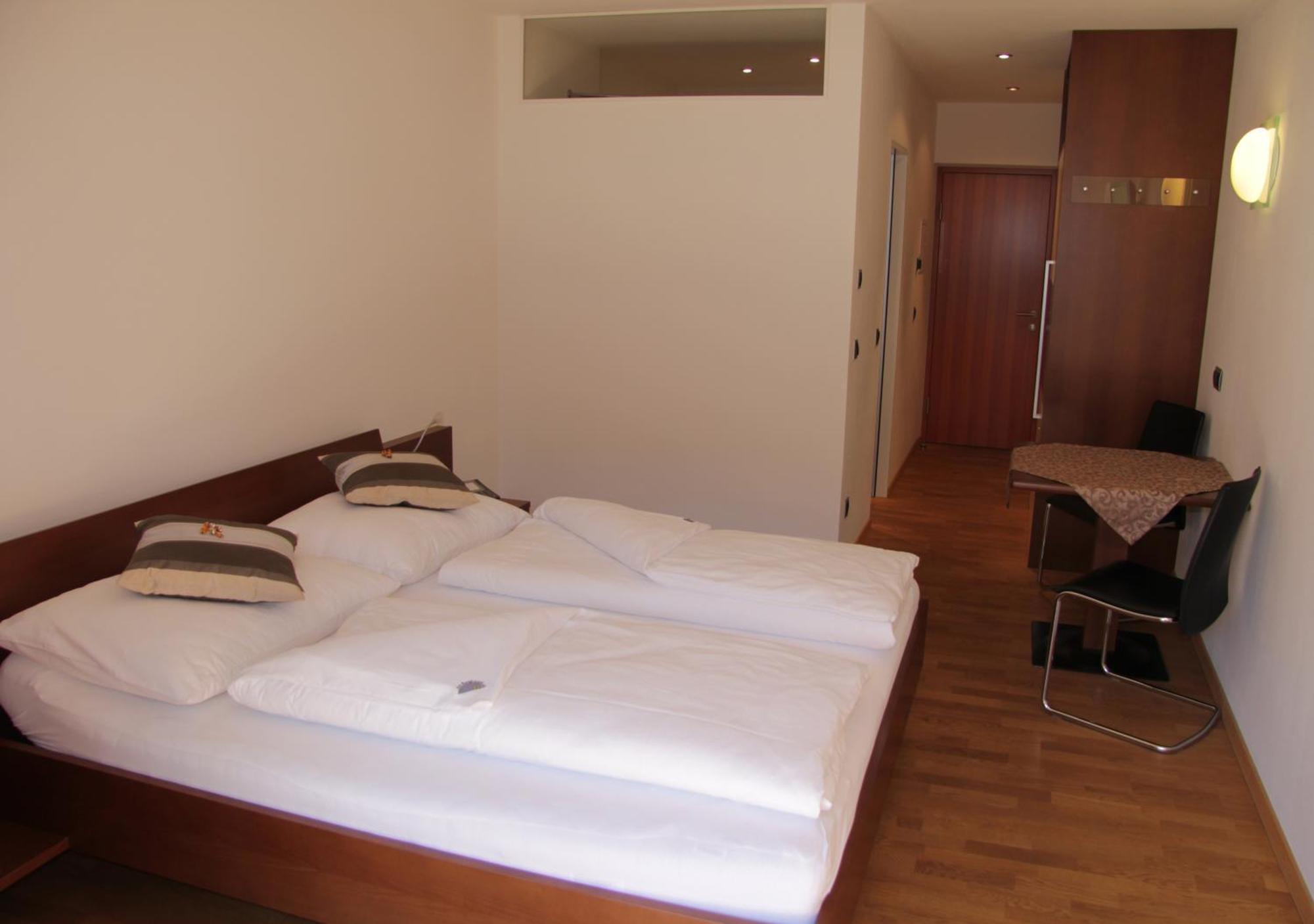 Garni - Hotel Am Burghuegel San Candido Pokoj fotografie